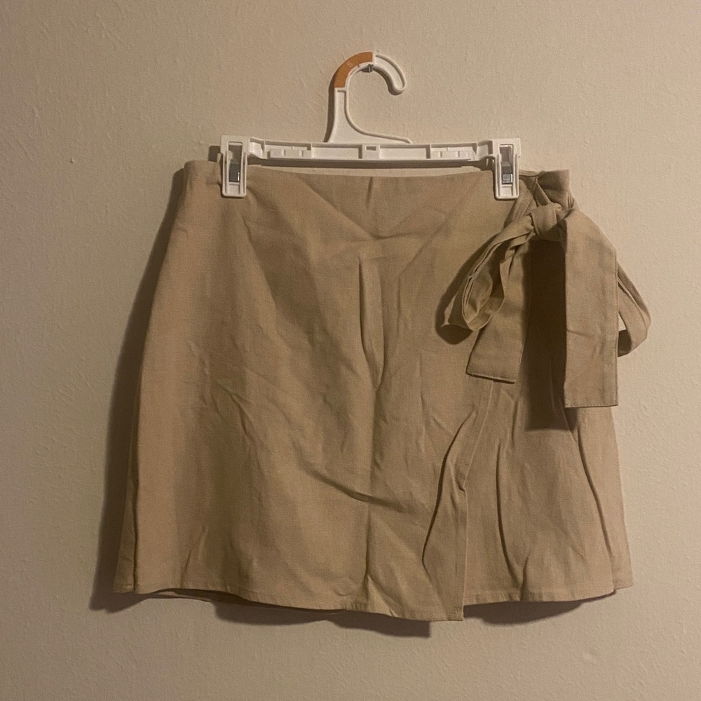 Forever 21 Tan Mini Skirt with Bow